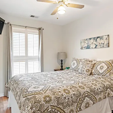Villa 535 E Liberty Lane Carriage House